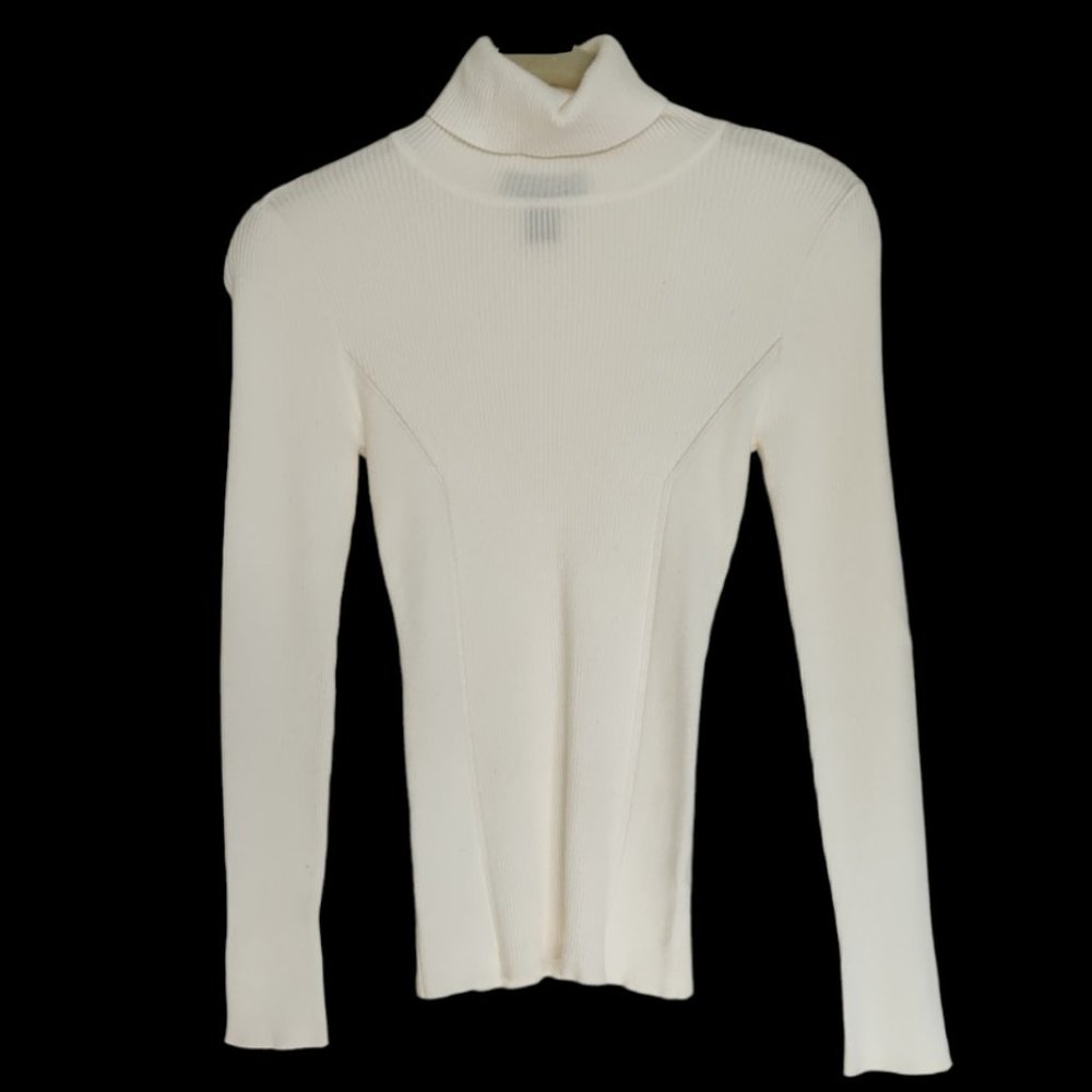 White House Black Market Cream Long Sleeved Slim Fit Ribbed Turtleneck XS